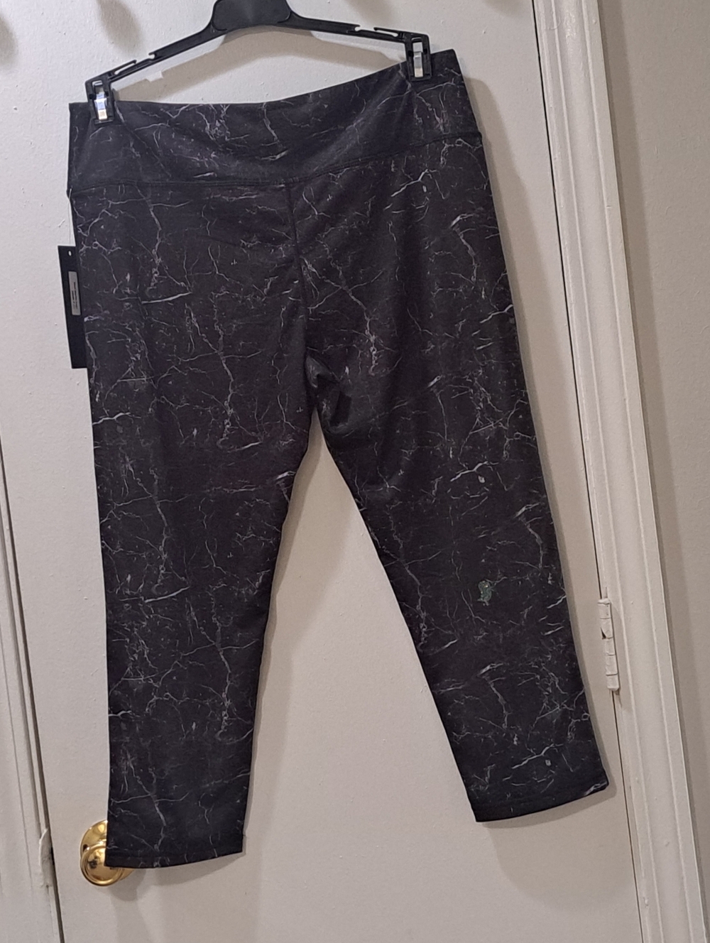 Marble-Print Capri  Leggings - Black